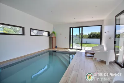 La maison toul ar ran avec sa piscine intérieure chauffée, proximité de la plage de Penfoul