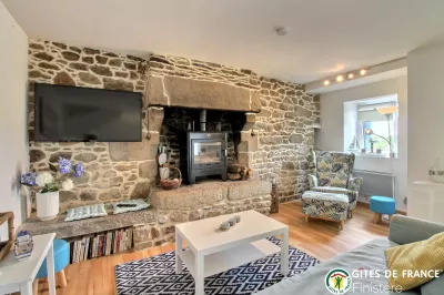 Penty breton avec portail bleu