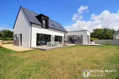 La maison toul ar ran avec sa piscine intérieure chauffée, proximité de la plage de Penfoul
