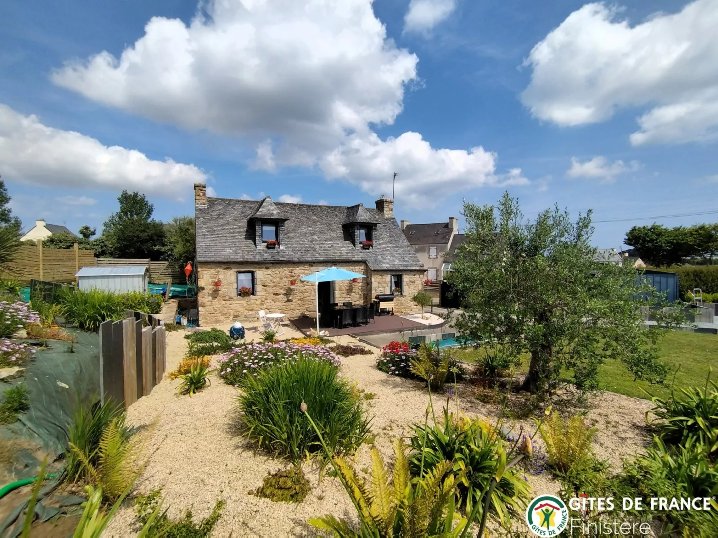 Penty breton avec portail bleu